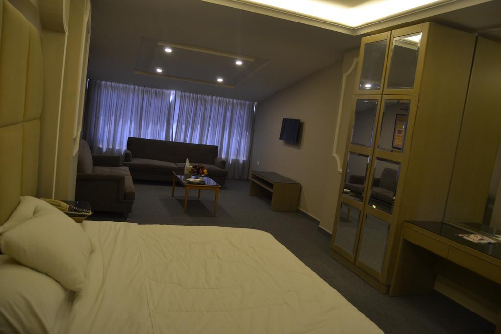 Platinum Hotel Tyrus Eksteriør billede